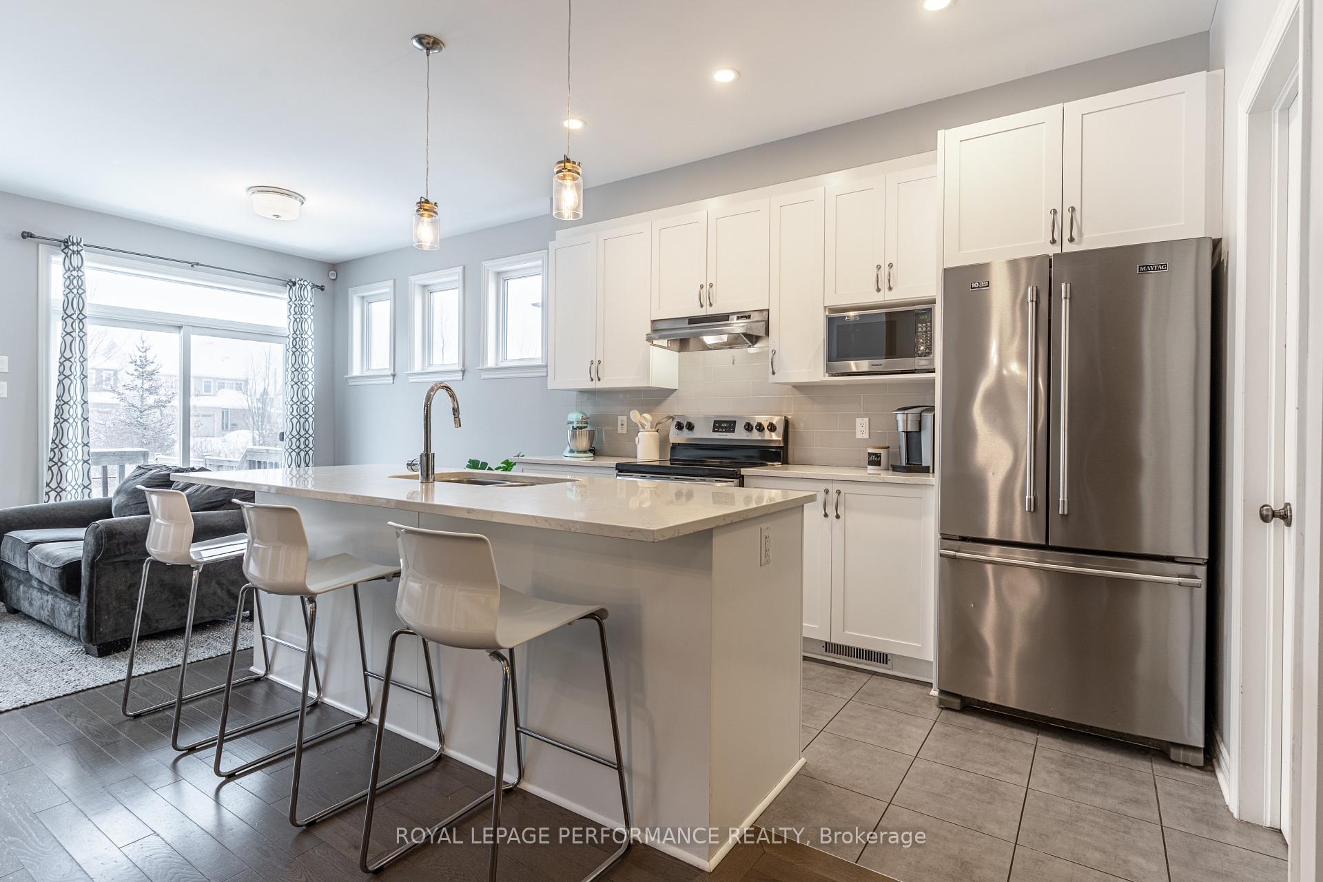 Photo 5 of 330 Wood Acres Grove, Ottawa, Blossom Park/Kemp Park/Findlay Creek — HOMEH