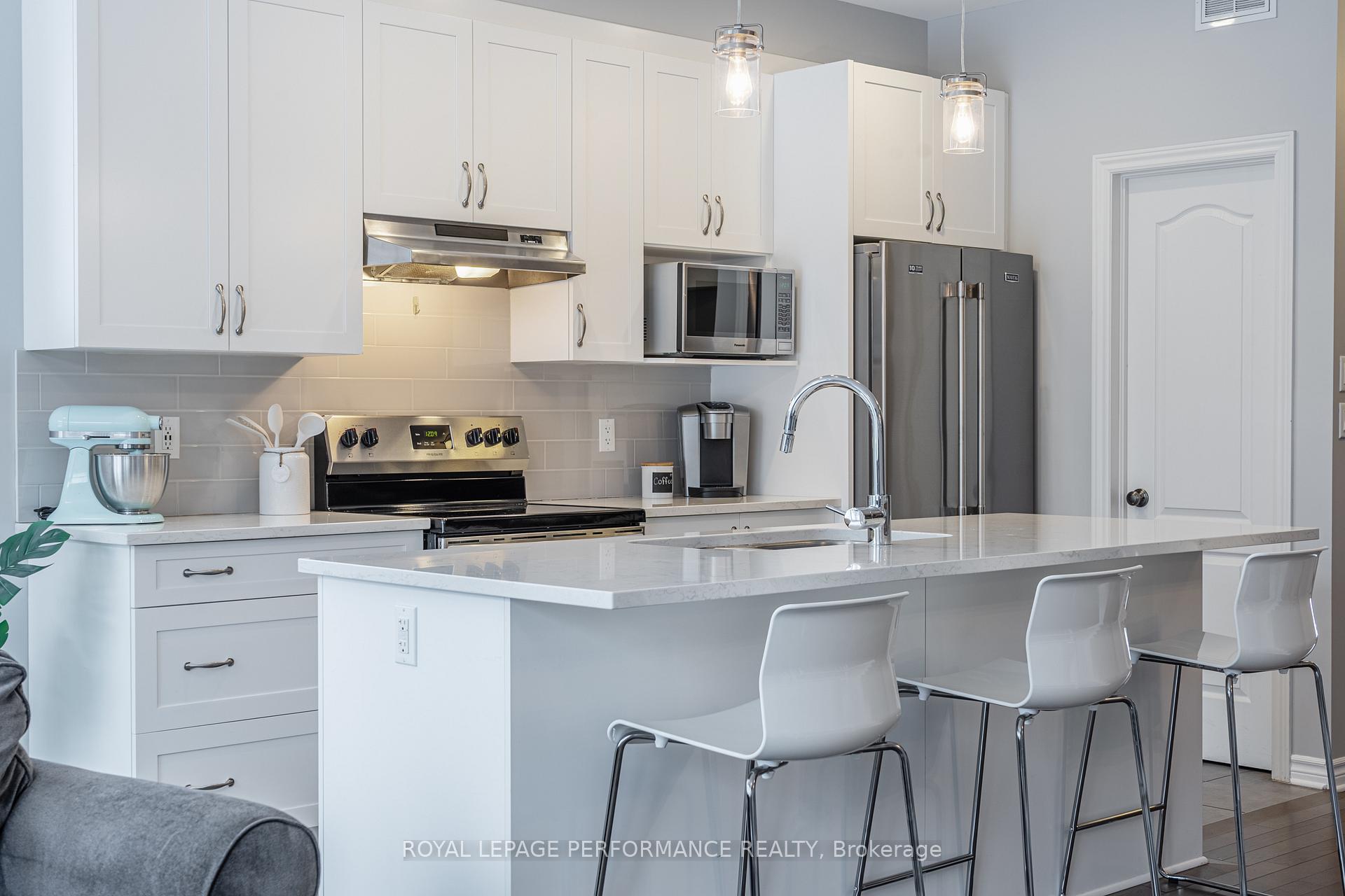 Photo 6 of 330 Wood Acres Grove, Ottawa, Blossom Park/Kemp Park/Findlay Creek — HOMEH
