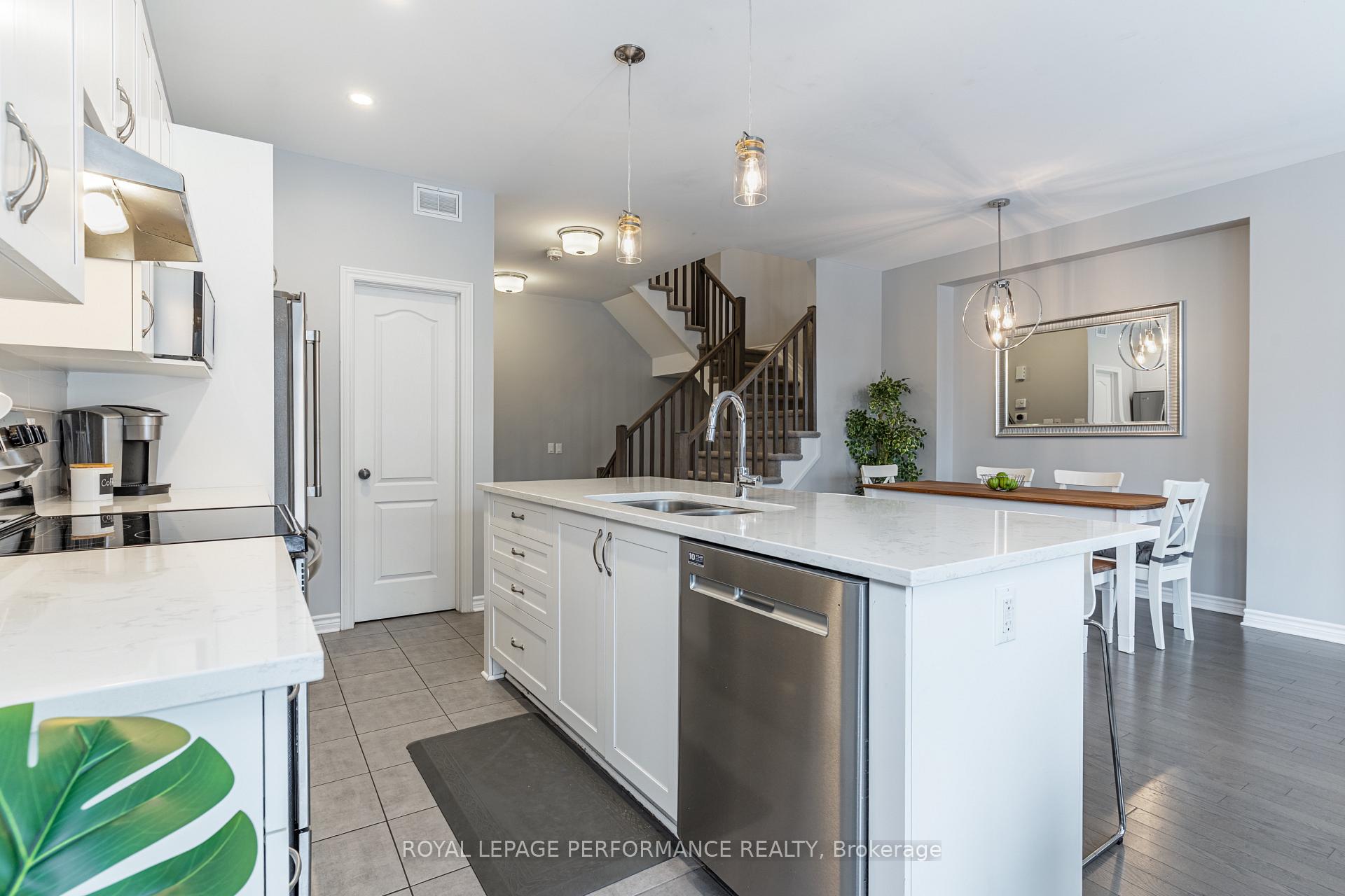 Photo 7 of 330 Wood Acres Grove, Ottawa, Blossom Park/Kemp Park/Findlay Creek — HOMEH