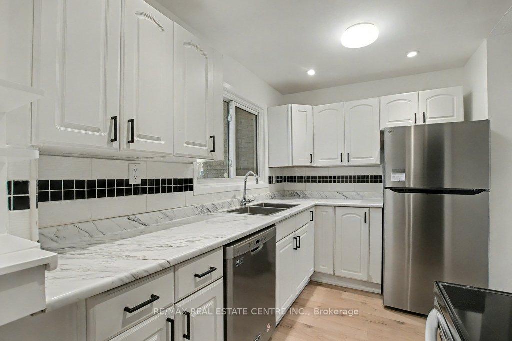 Photo 4 of Unit 17, 25 Upper Canada Drive, Kitchener — HOMEH