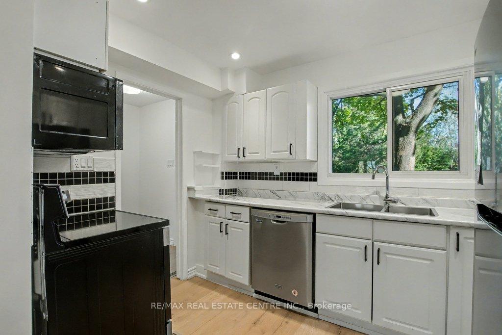 Photo 9 of Unit 17, 25 Upper Canada Drive, Kitchener — HOMEH