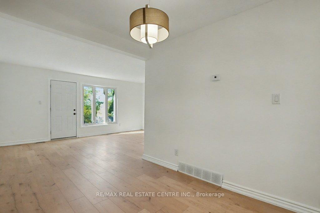 Photo 7 of Unit 17, 25 Upper Canada Drive, Kitchener — HOMEH