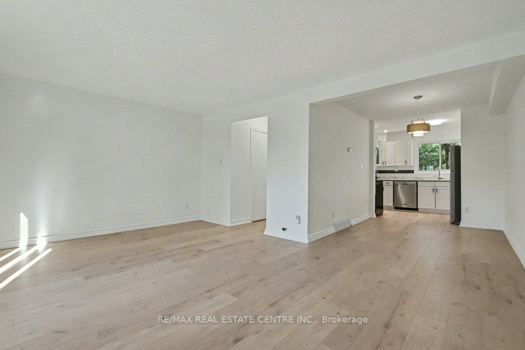 Photo 29 of Unit 17, 25 Upper Canada Drive, Kitchener — HOMEH