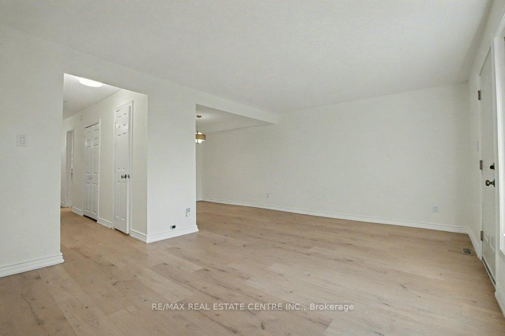 Photo 8 of Unit 17, 25 Upper Canada Drive, Kitchener — HOMEH