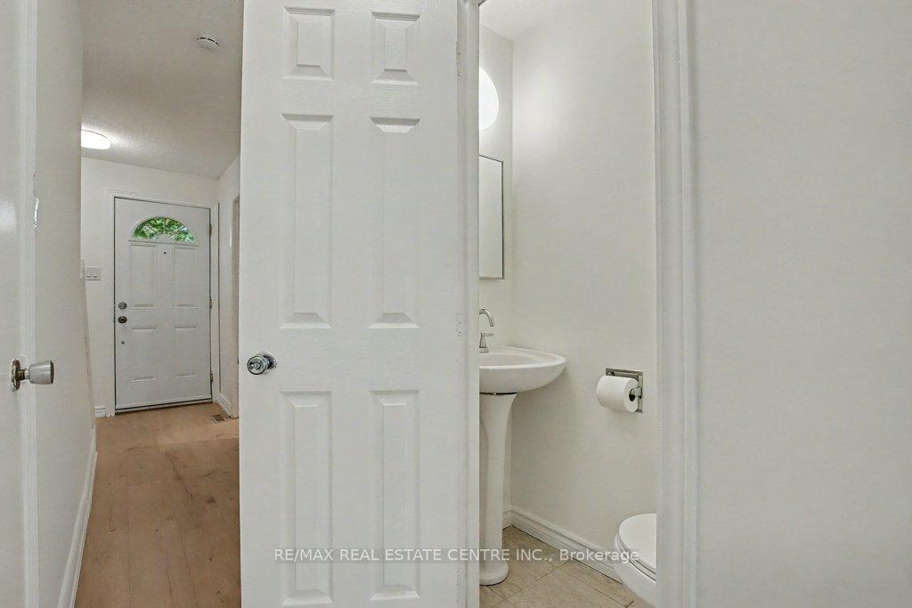 Photo 15 of Unit 17, 25 Upper Canada Drive, Kitchener — HOMEH