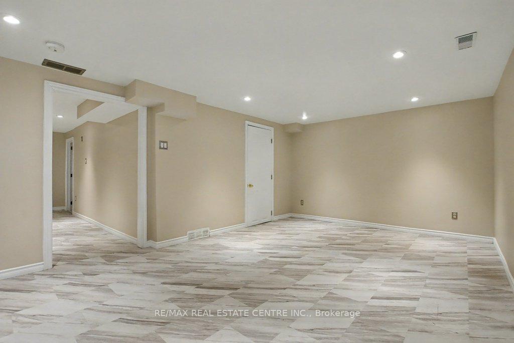 Photo 18 of Unit 17, 25 Upper Canada Drive, Kitchener — HOMEH