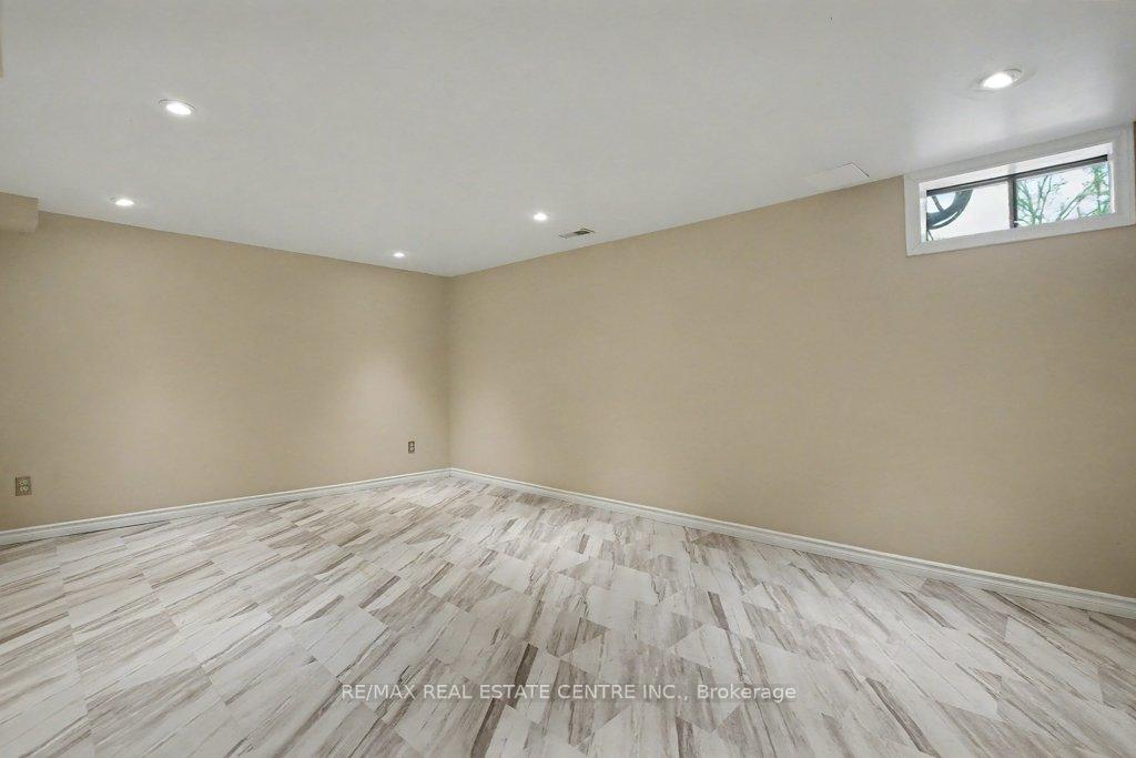 Photo 27 of Unit 17, 25 Upper Canada Drive, Kitchener — HOMEH