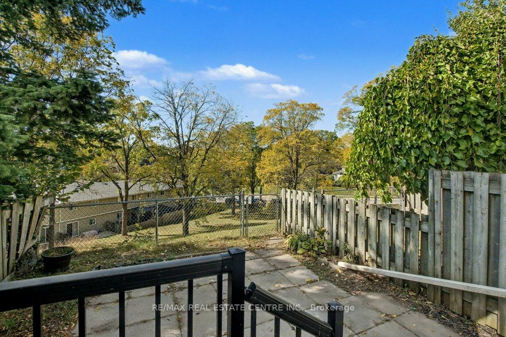 Photo 28 of Unit 17, 25 Upper Canada Drive, Kitchener — HOMEH