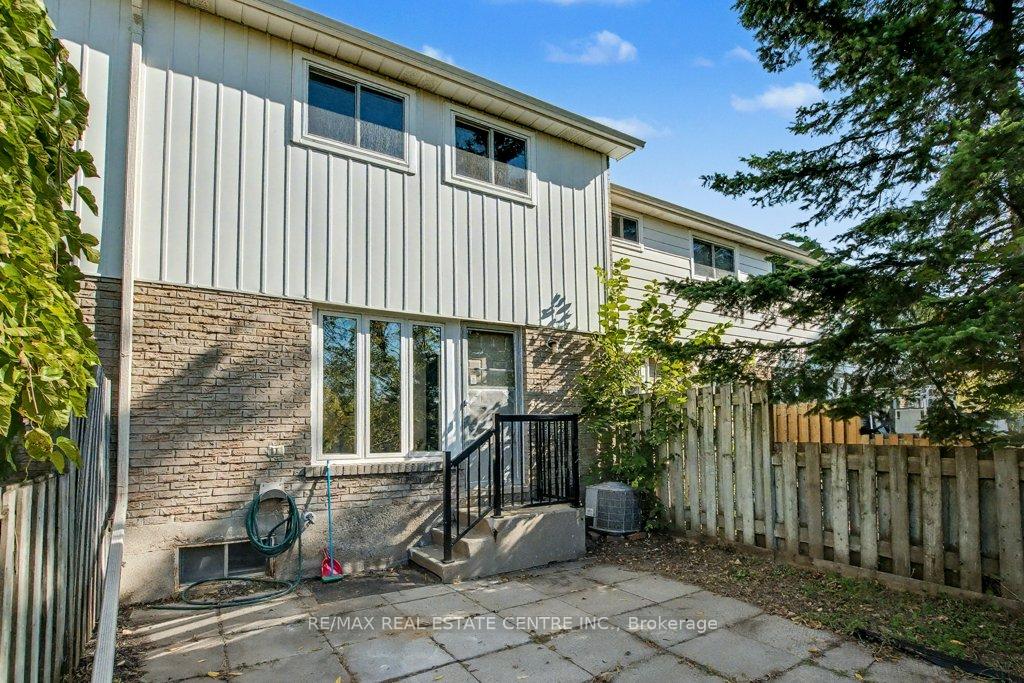 Photo 32 of Unit 17, 25 Upper Canada Drive, Kitchener — HOMEH