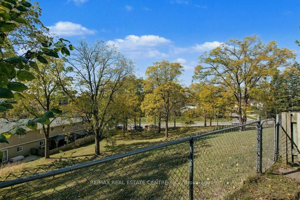 Photo 12 of Unit 17, 25 Upper Canada Drive, Kitchener — HOMEH