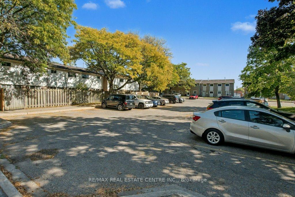 Photo 31 of Unit 17, 25 Upper Canada Drive, Kitchener — HOMEH