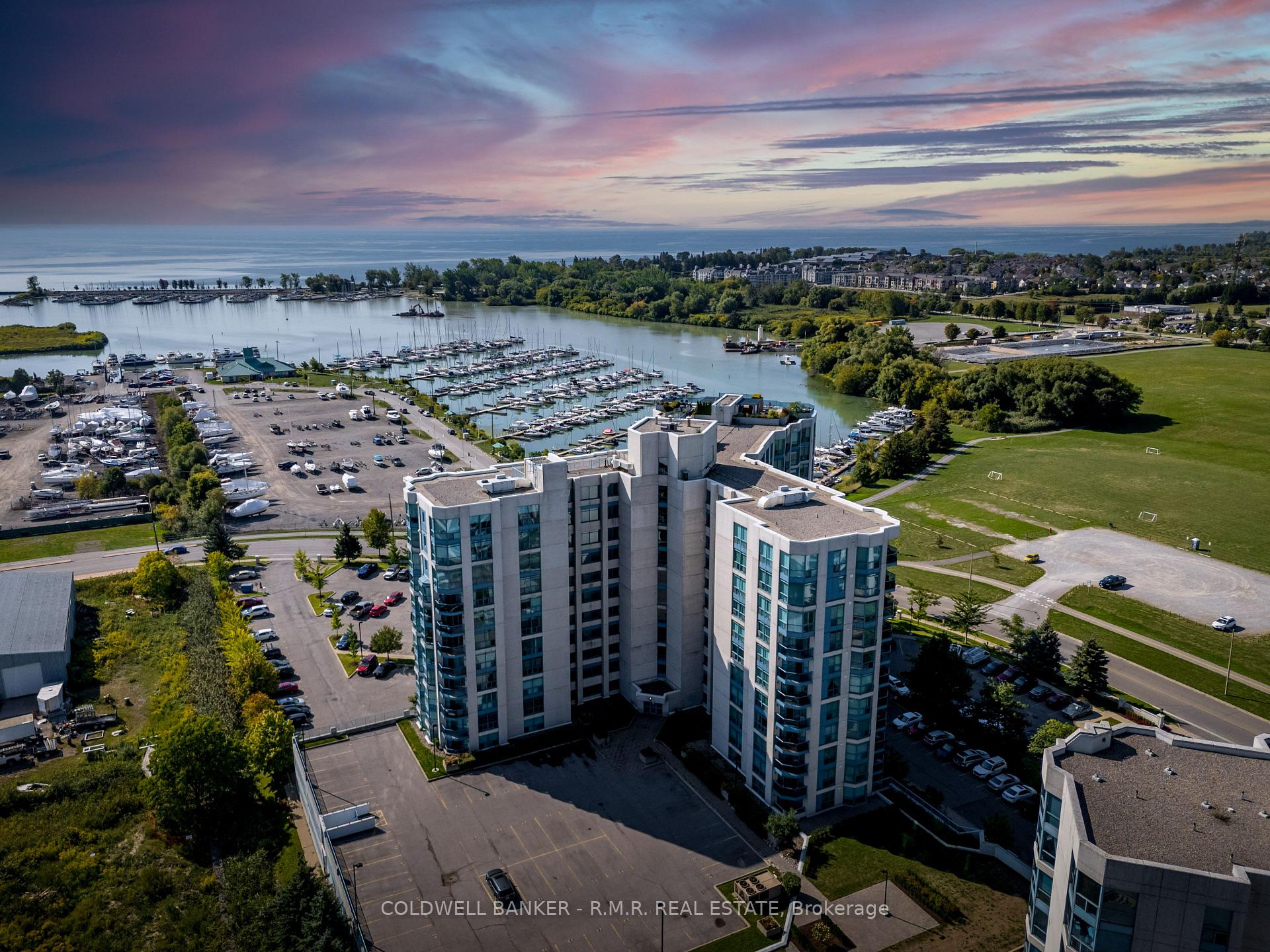 Front of Unit 517, 340 Watson Street W