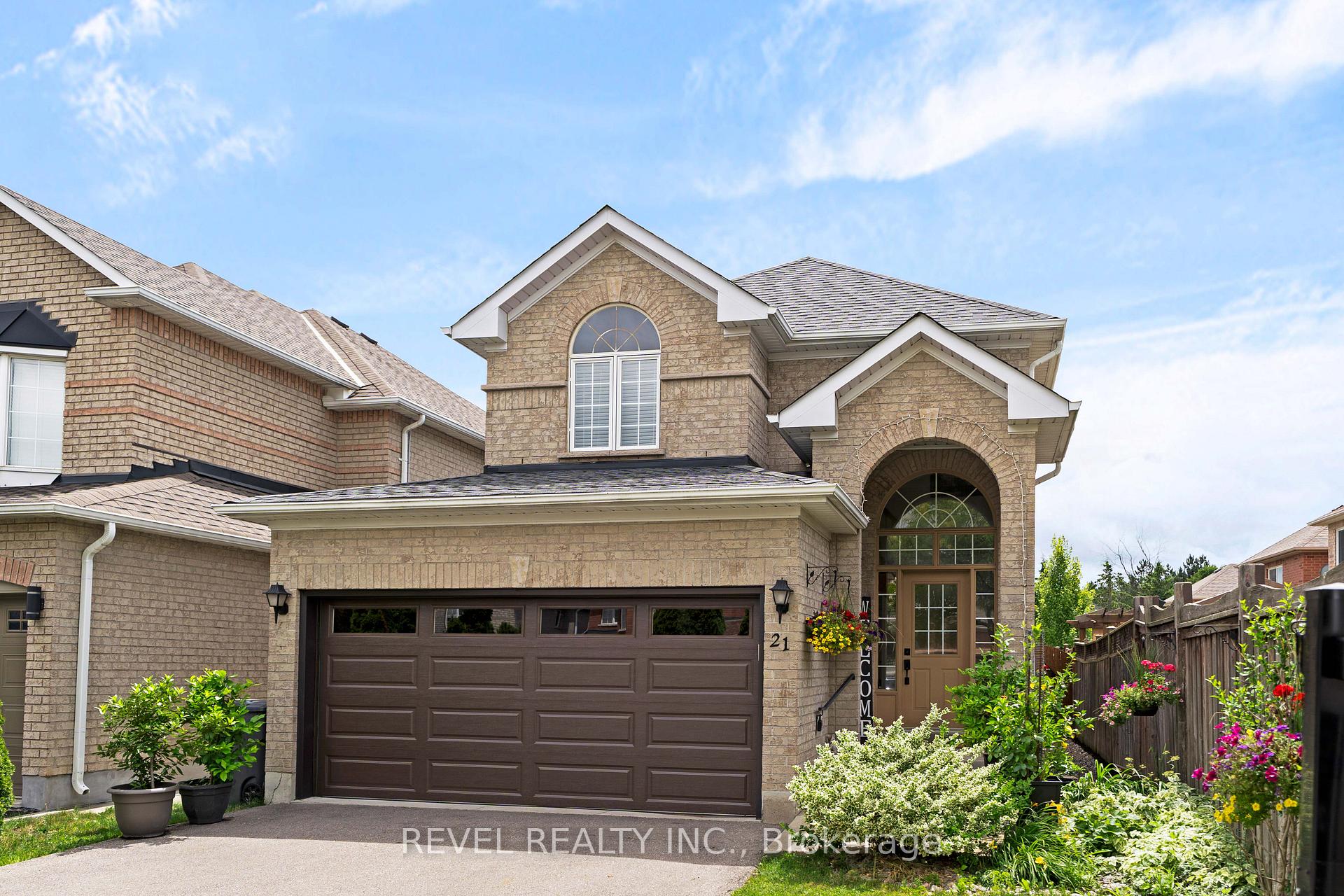 Photo 3 of 21 Ewart Street, Caledon, Bolton North — HOMEH