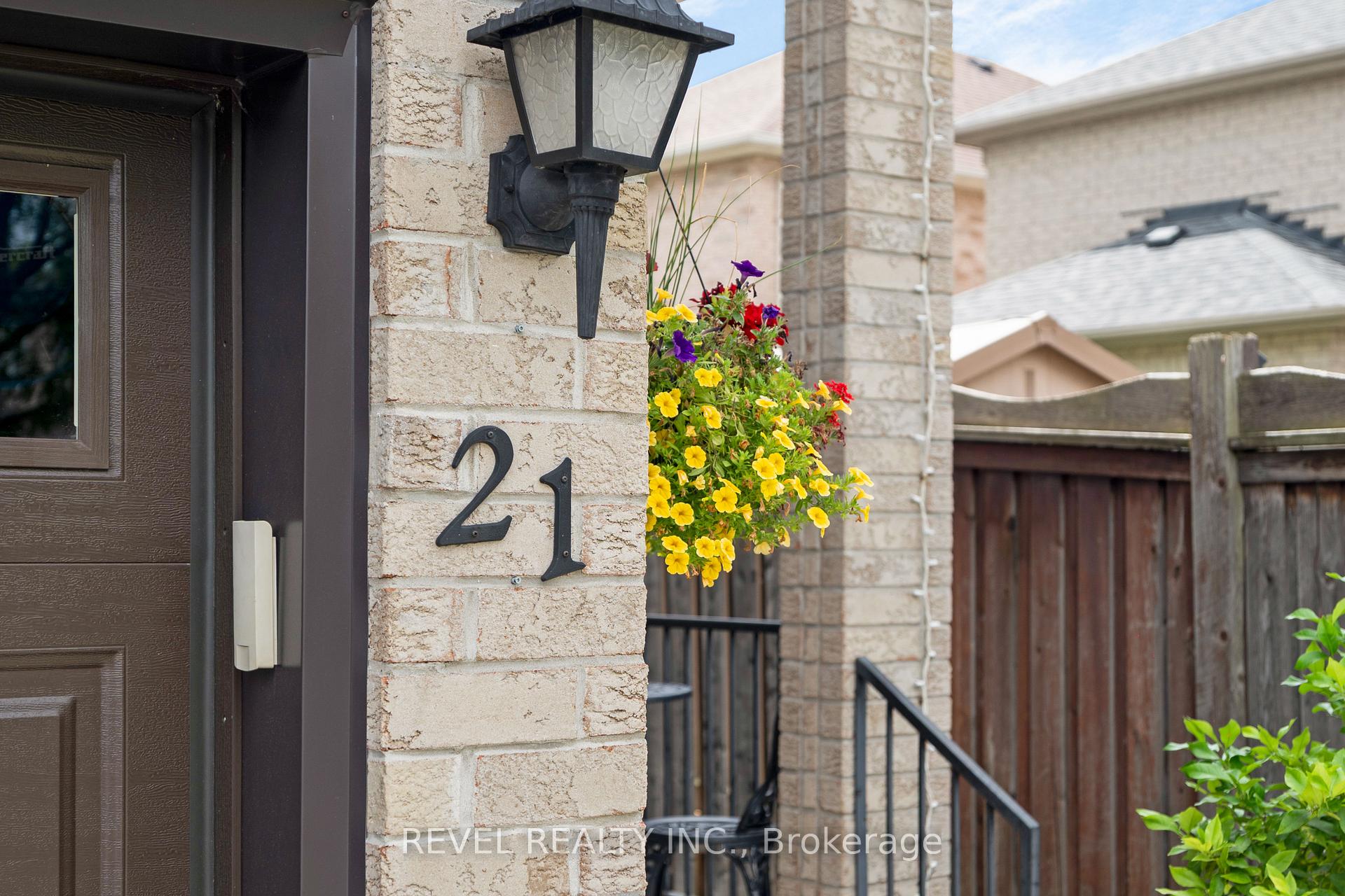 Photo 4 of 21 Ewart Street, Caledon, Bolton North — HOMEH