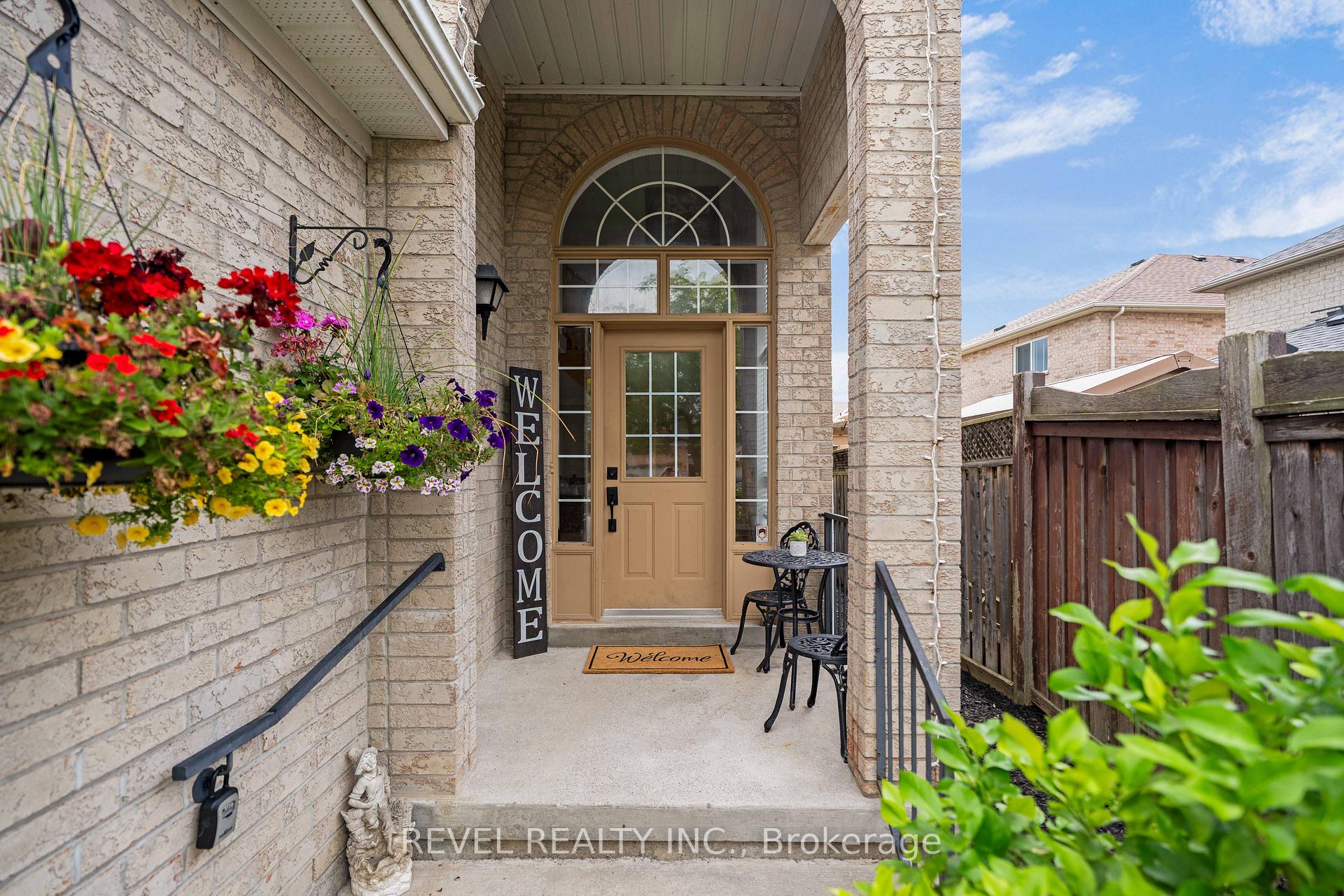 Photo 5 of 21 Ewart Street, Caledon, Bolton North — HOMEH