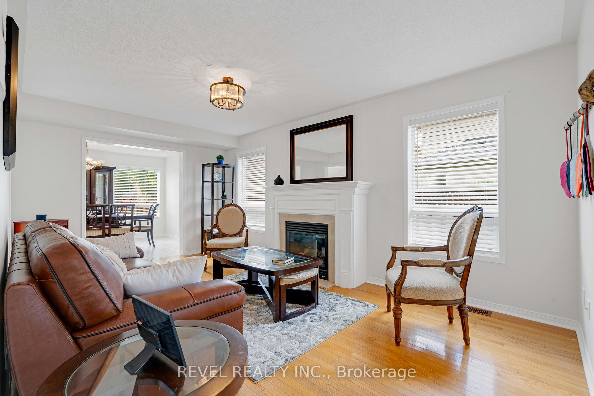 Photo 8 of 21 Ewart Street, Caledon, Bolton North — HOMEH