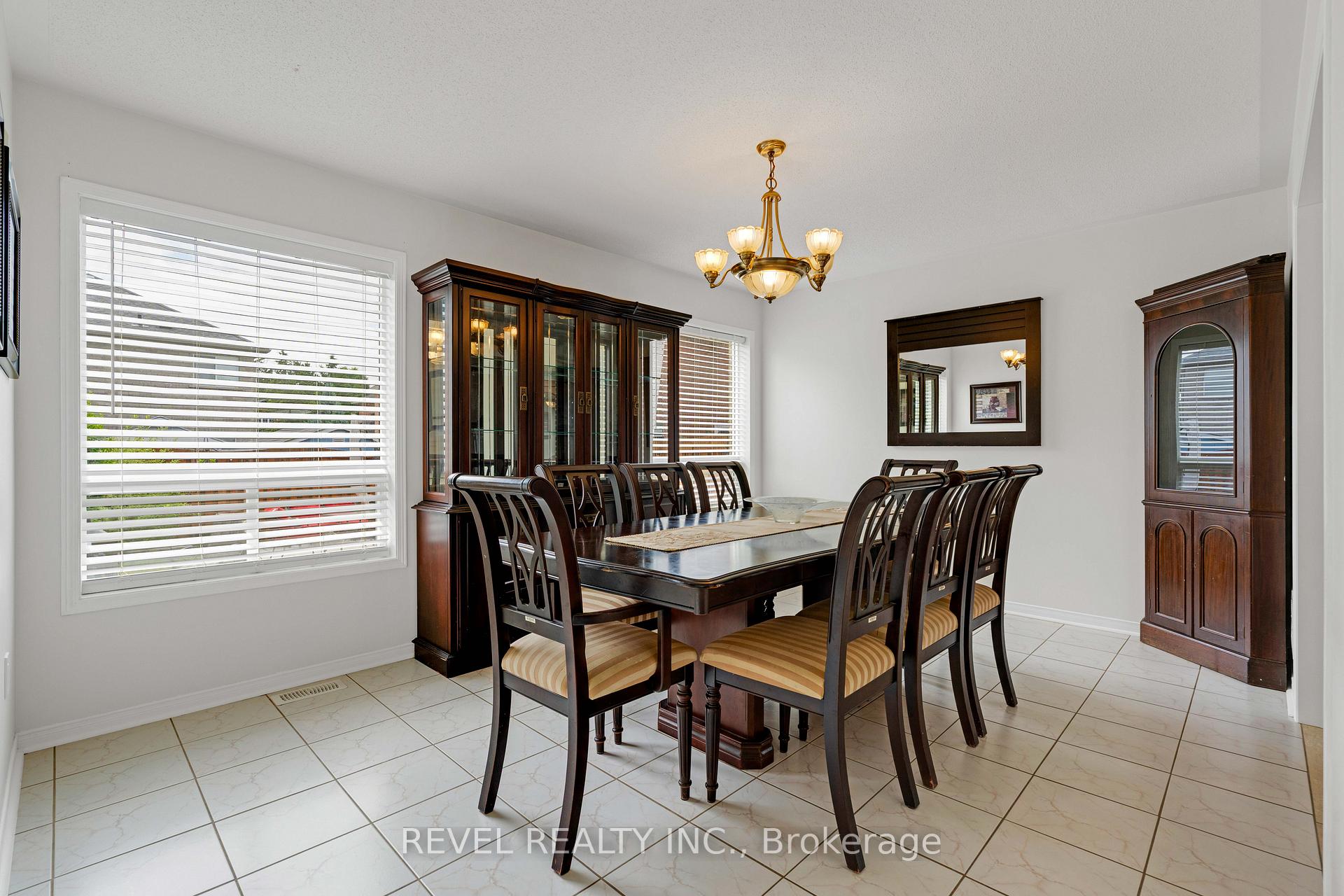 Photo 12 of 21 Ewart Street, Caledon, Bolton North — HOMEH