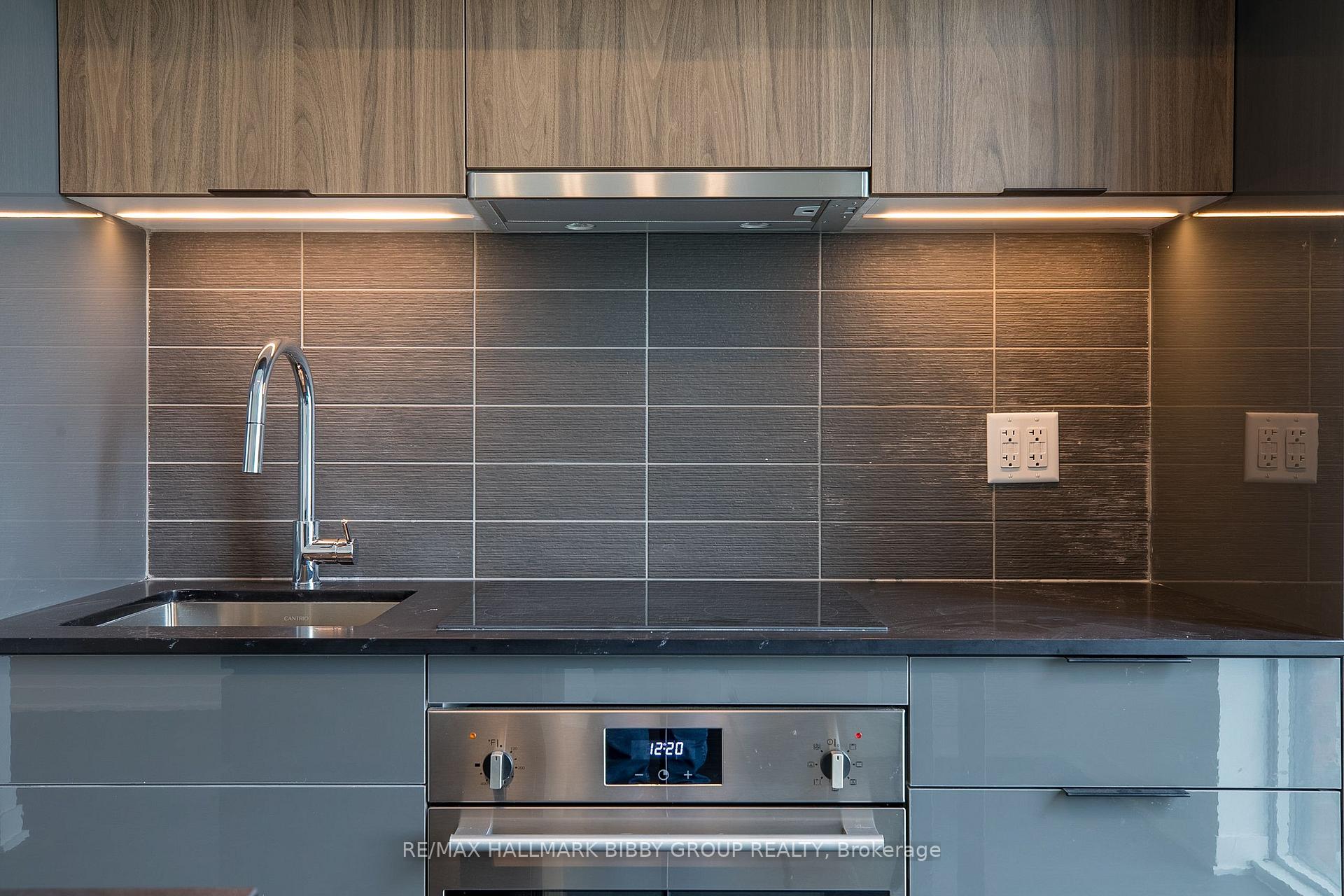 Photo 6 of Unit 607, 185 Alberta Avenue, Toronto, Wychwood — HOMEH