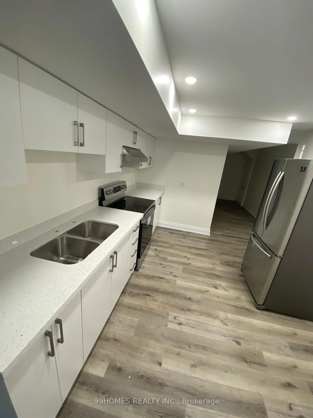 Photo 3 of 16 Herrick Drive, Brampton, Northwest Brampton — HOMEH