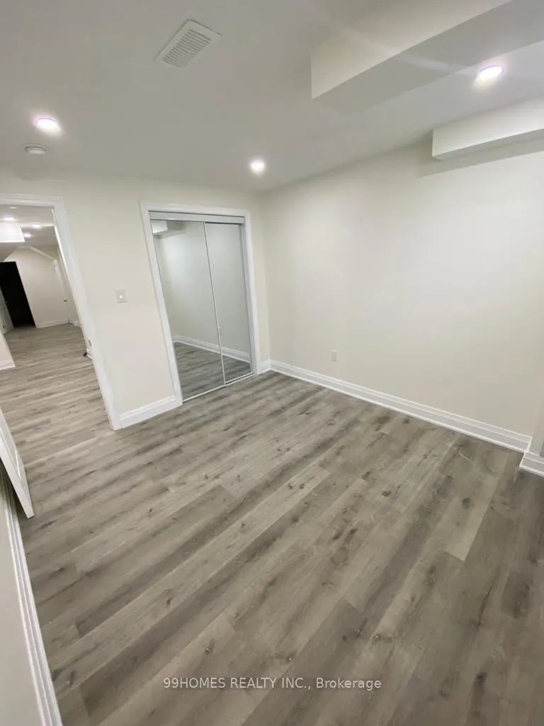 Photo 12 of 16 Herrick Drive, Brampton, Northwest Brampton — HOMEH