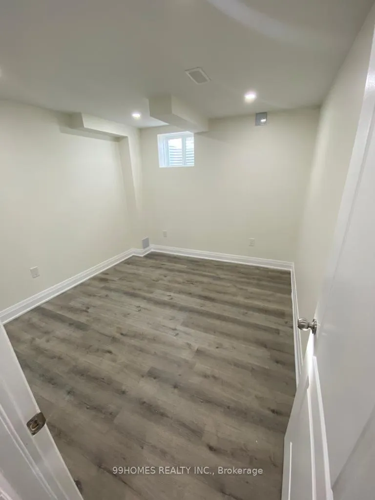 Photo 14 of 16 Herrick Drive, Brampton, Northwest Brampton — HOMEH