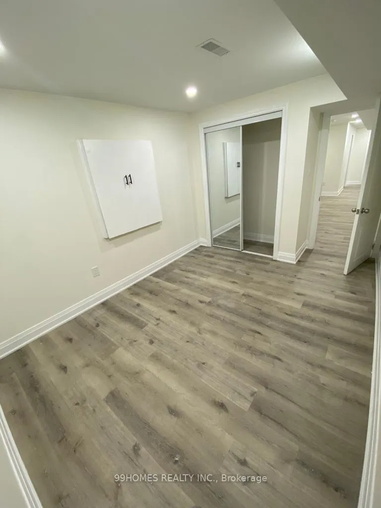 Photo 15 of 16 Herrick Drive, Brampton, Northwest Brampton — HOMEH