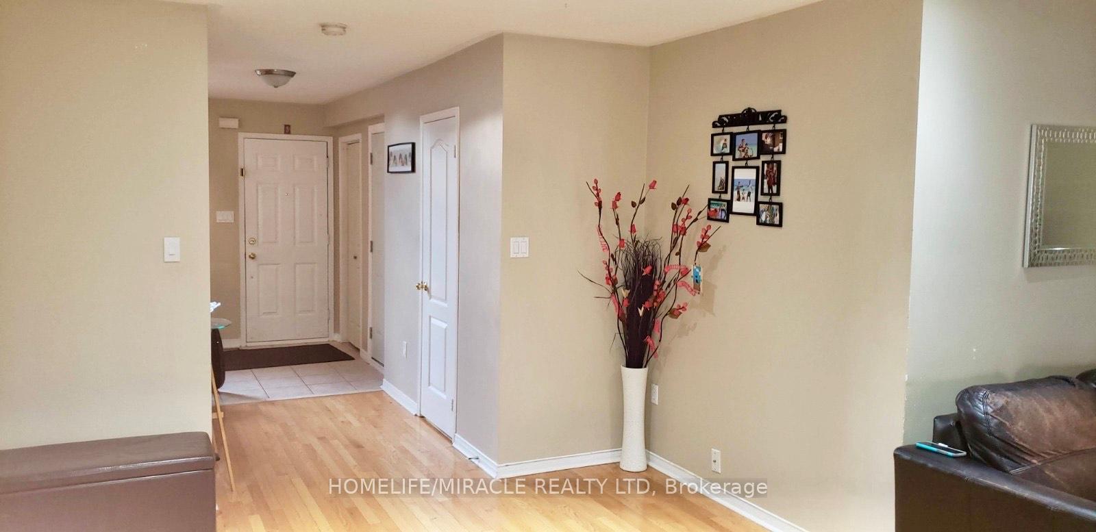 Photo 20 of 66 Echoridge Drive, Brampton, Fletcher's Meadow — HOMEH