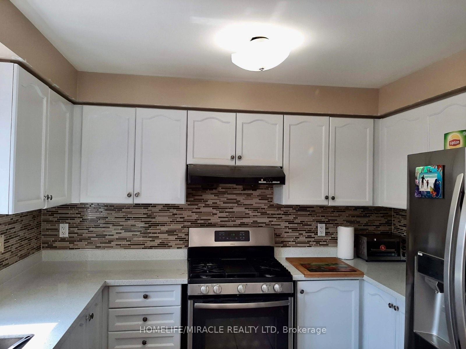 Photo 7 of 66 Echoridge Drive, Brampton, Fletcher's Meadow — HOMEH
