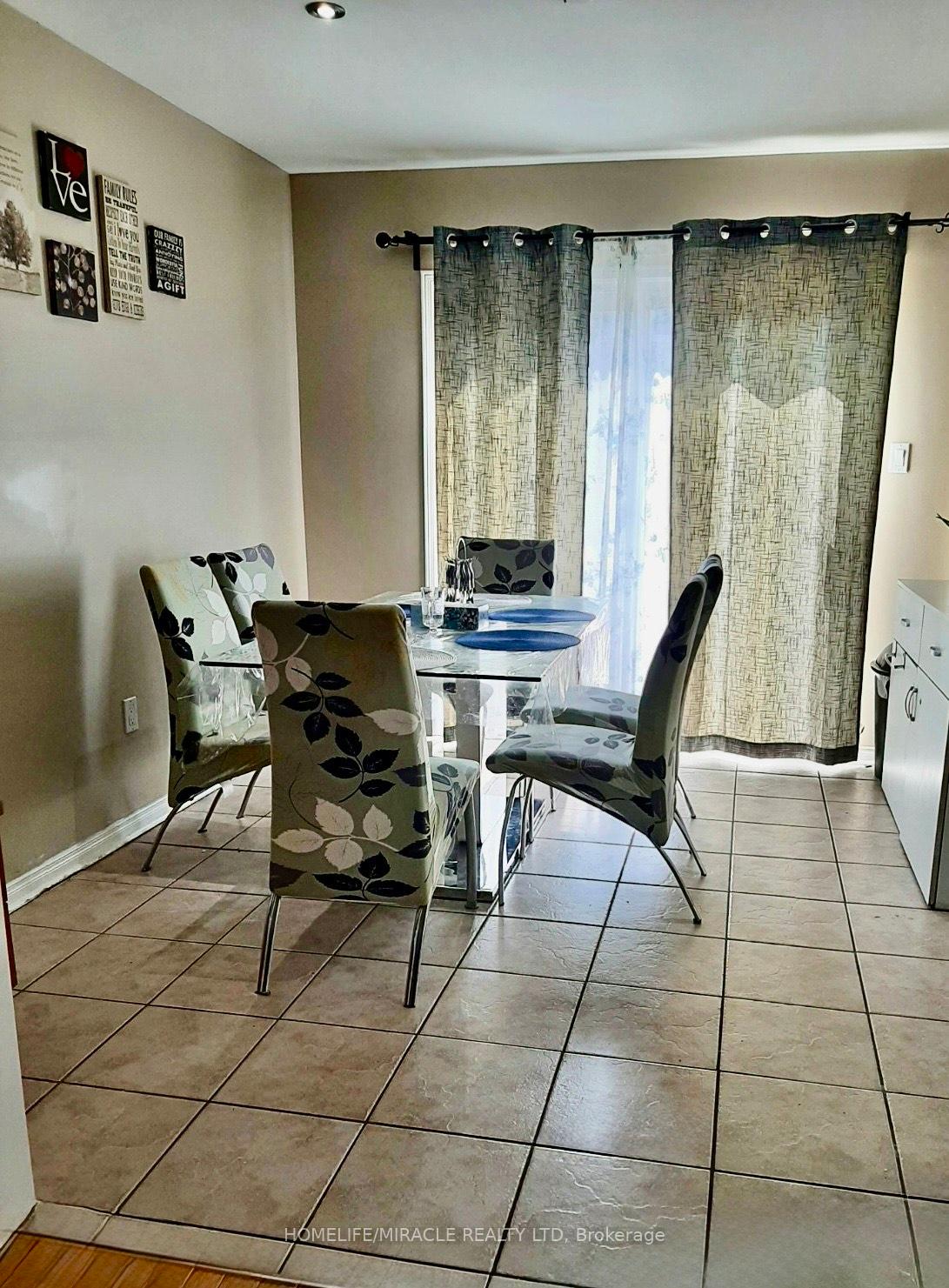 Photo 5 of 66 Echoridge Drive, Brampton, Fletcher's Meadow — HOMEH