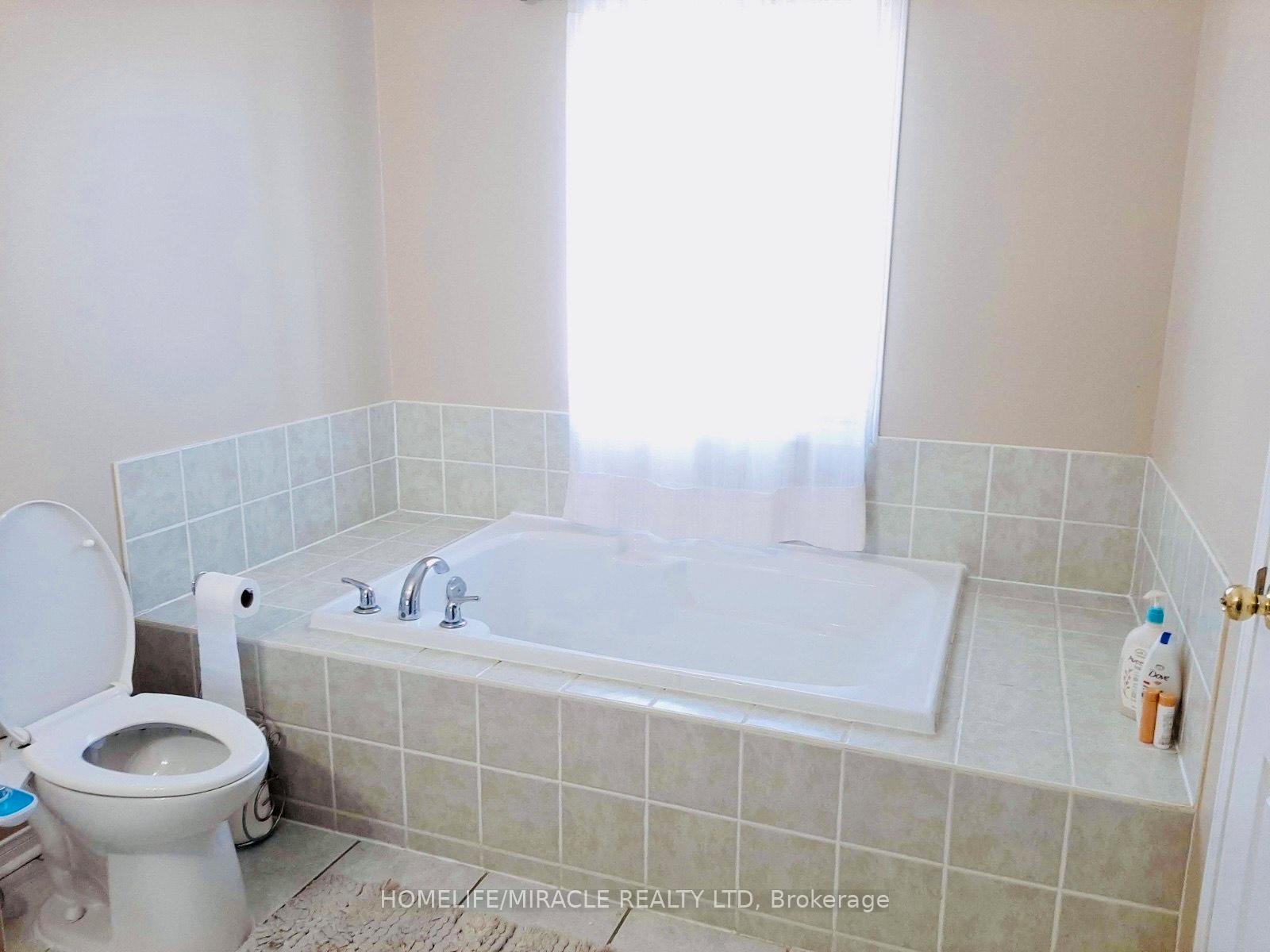 Photo 14 of 66 Echoridge Drive, Brampton, Fletcher's Meadow — HOMEH