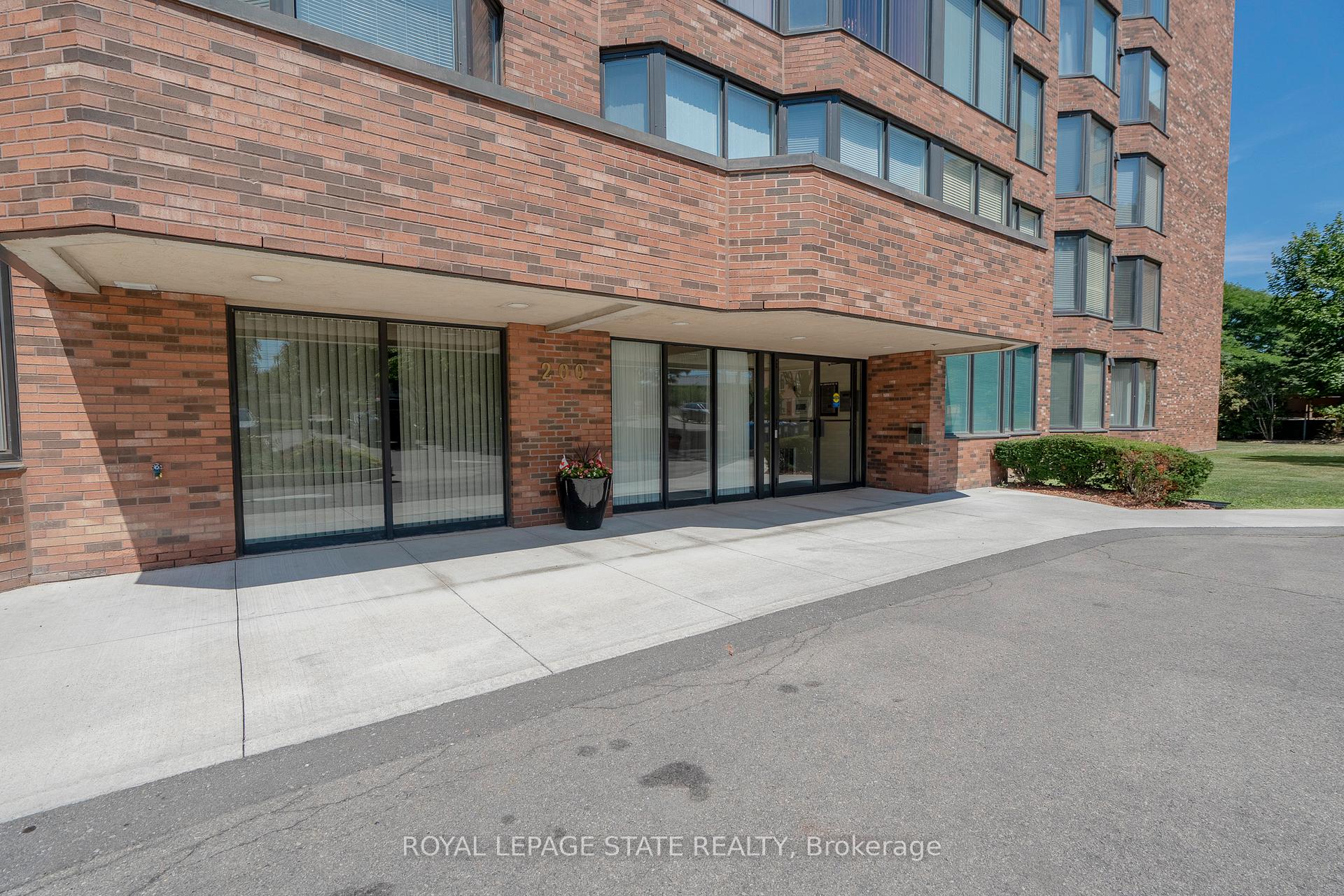 Photo 17 of Unit 105, 200 Limeridge Road W, Hamilton, Rolston — HOMEH