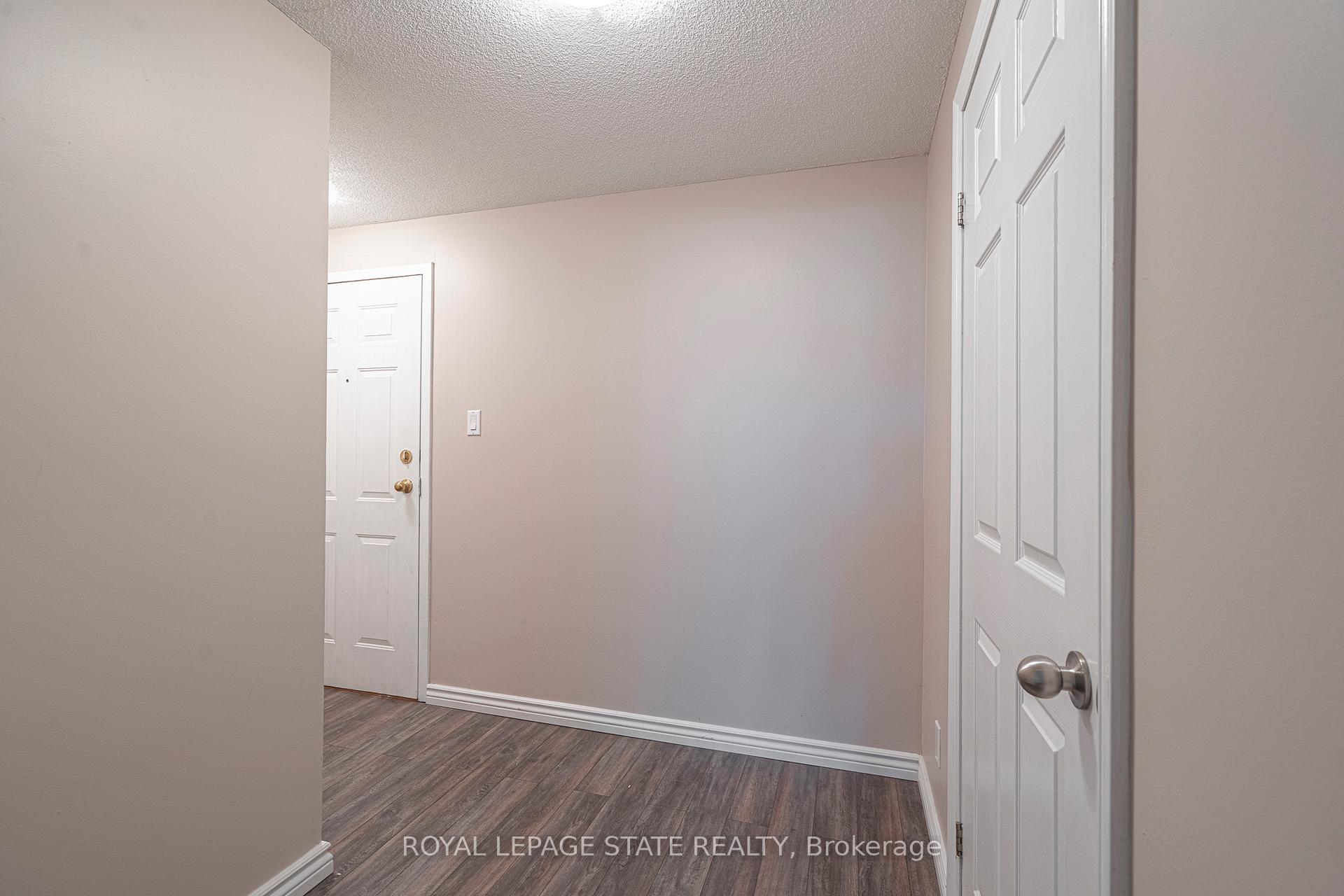 Photo 4 of Unit 105, 200 Limeridge Road W, Hamilton, Rolston — HOMEH