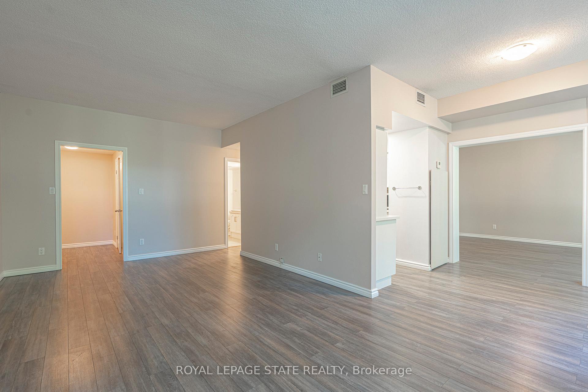 Photo 5 of Unit 105, 200 Limeridge Road W, Hamilton, Rolston — HOMEH