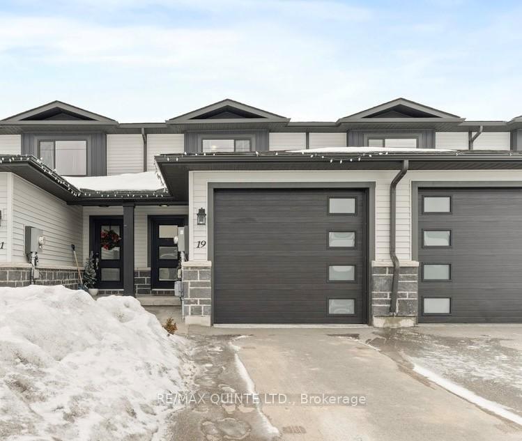 Photo 1 of 19 Dewal Place, Belleville, Belleville Ward — HOMEH