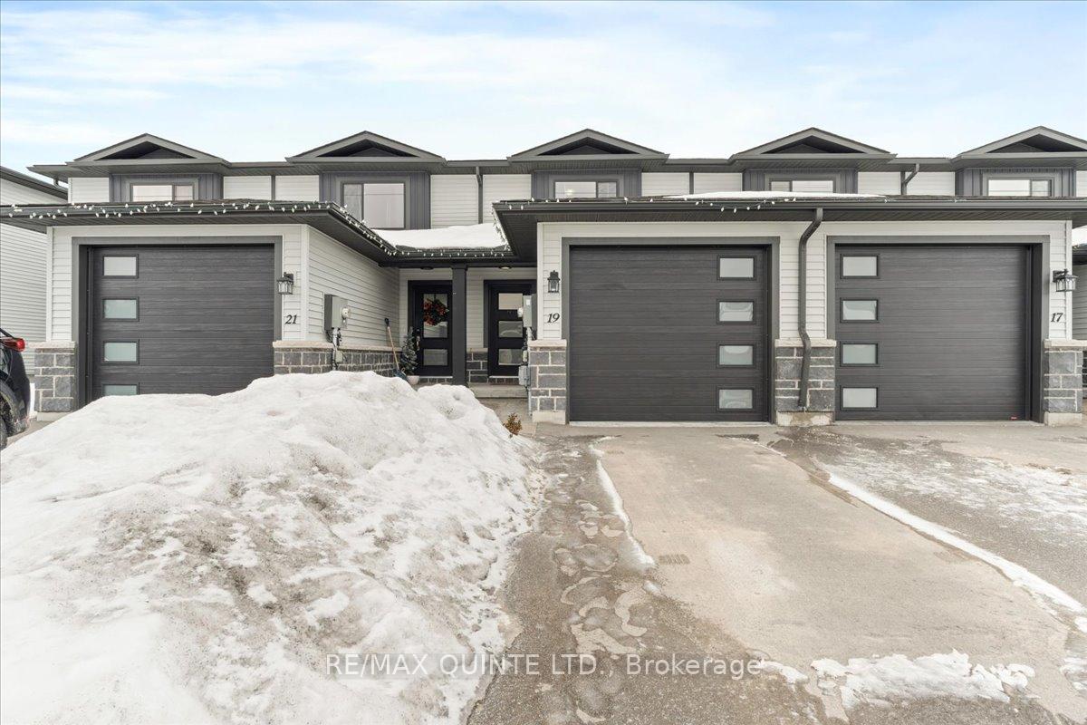 Photo 2 of 19 Dewal Place, Belleville, Belleville Ward — HOMEH