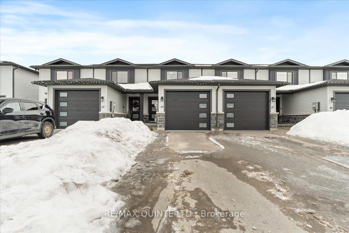 Photo 3 of 19 Dewal Place, Belleville, Belleville Ward — HOMEH