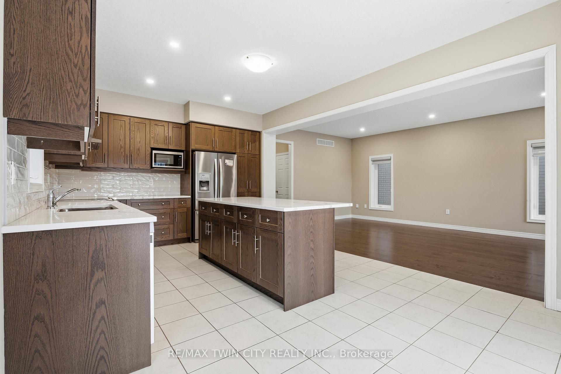 Photo 10 of 126 Tartan Avenue, Kitchener — HOMEH