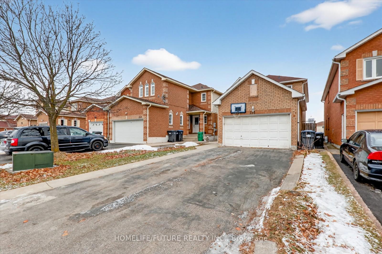 Photo 5 of Unit Main & 2nd, 231 Timberlane Drive, Brampton, Fletcher's Creek South — HOMEH