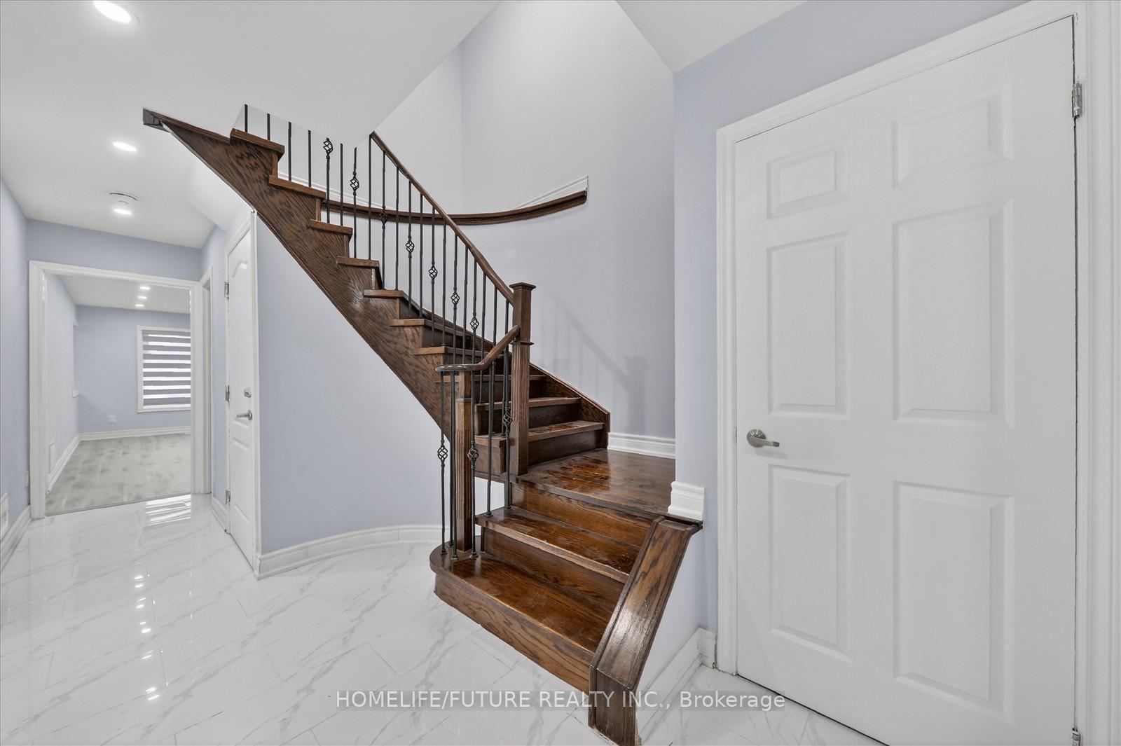 Photo 20 of Unit Main & 2nd, 231 Timberlane Drive, Brampton, Fletcher's Creek South — HOMEH