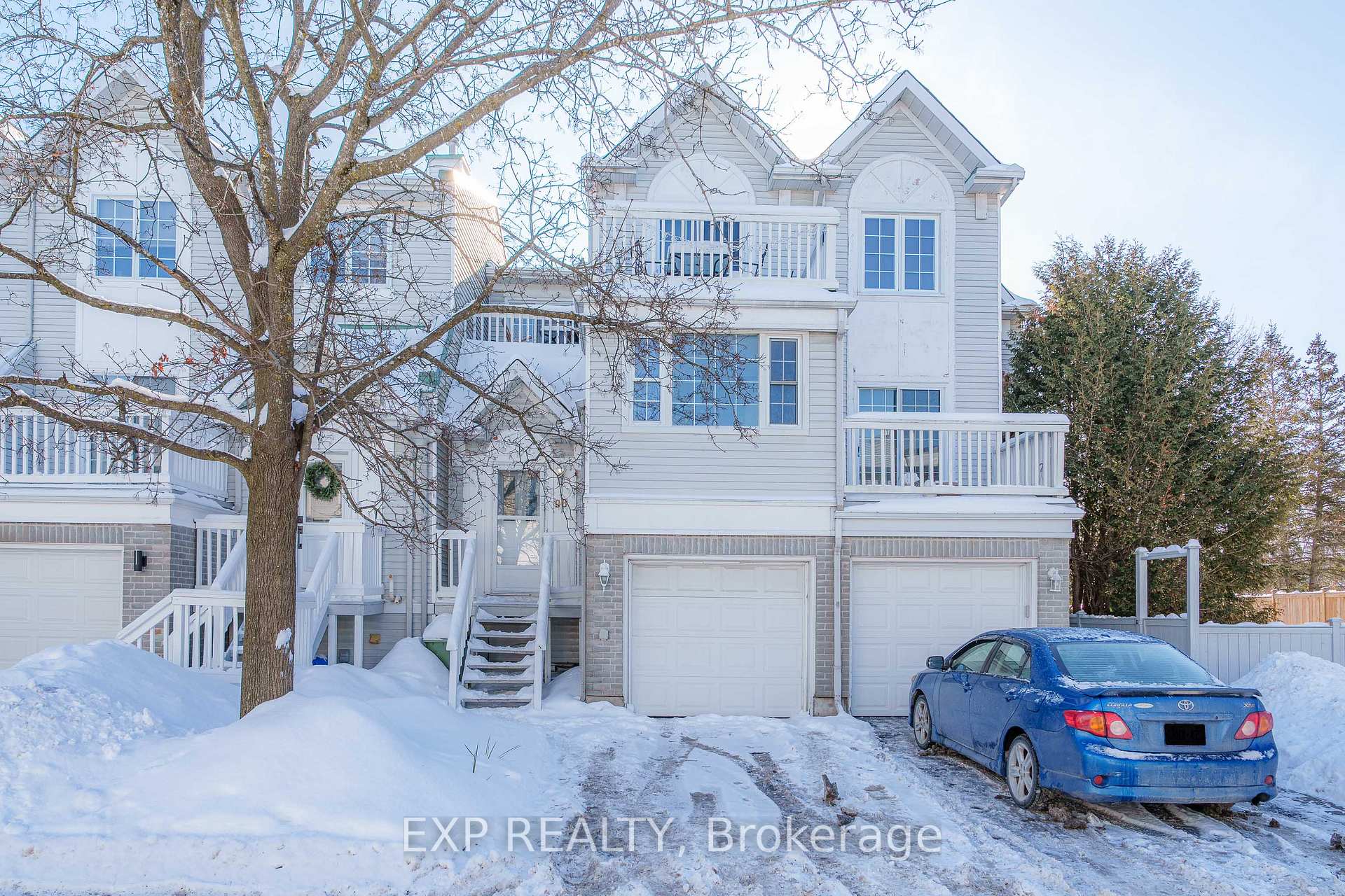 Front of 98 Castlegreen Private