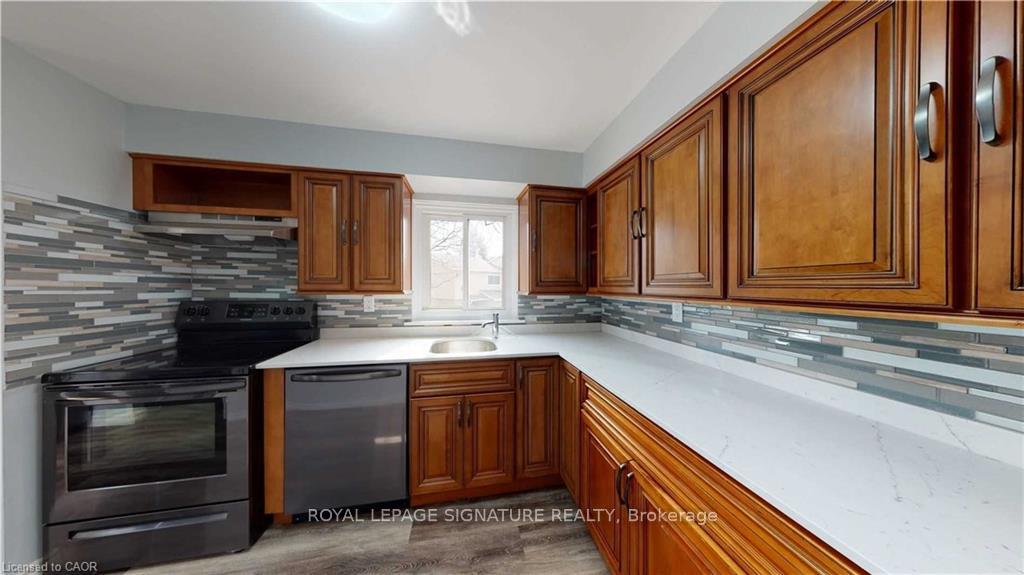 Photo 3 of Unit 43, 51 Paulander Drive, Kitchener, Victoria Hills — HOMEH