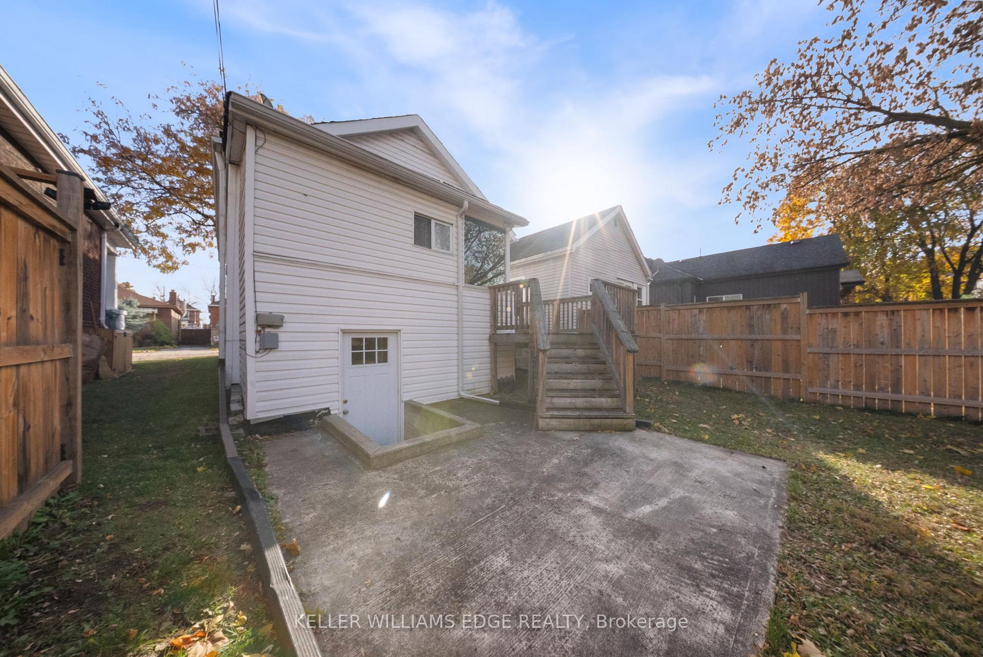 Photo 2 of 23 Wexford Avenue N, Hamilton, Crown Point — HOMEH