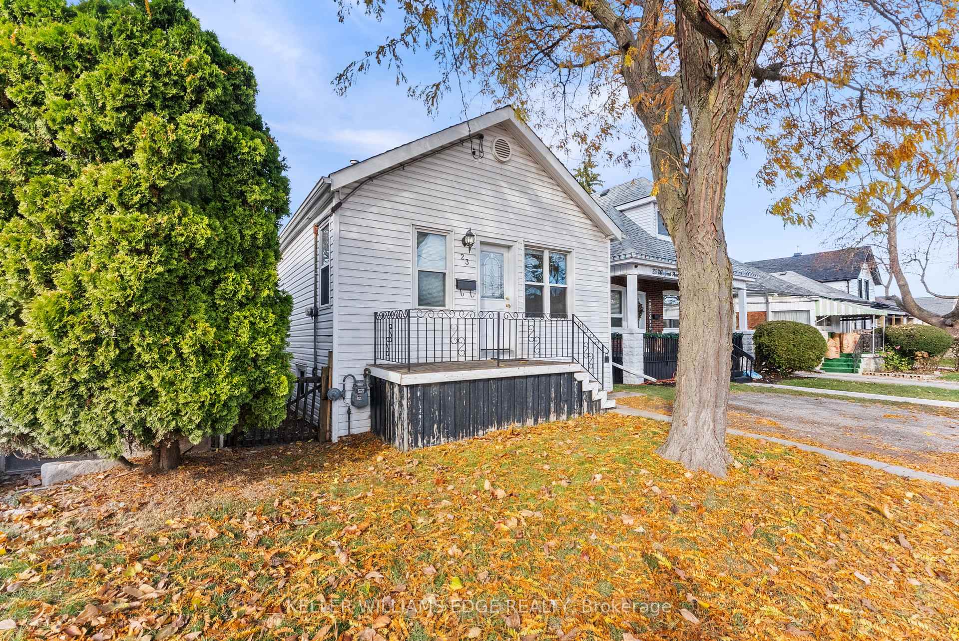 Photo 3 of 23 Wexford Avenue N, Hamilton, Crown Point — HOMEH