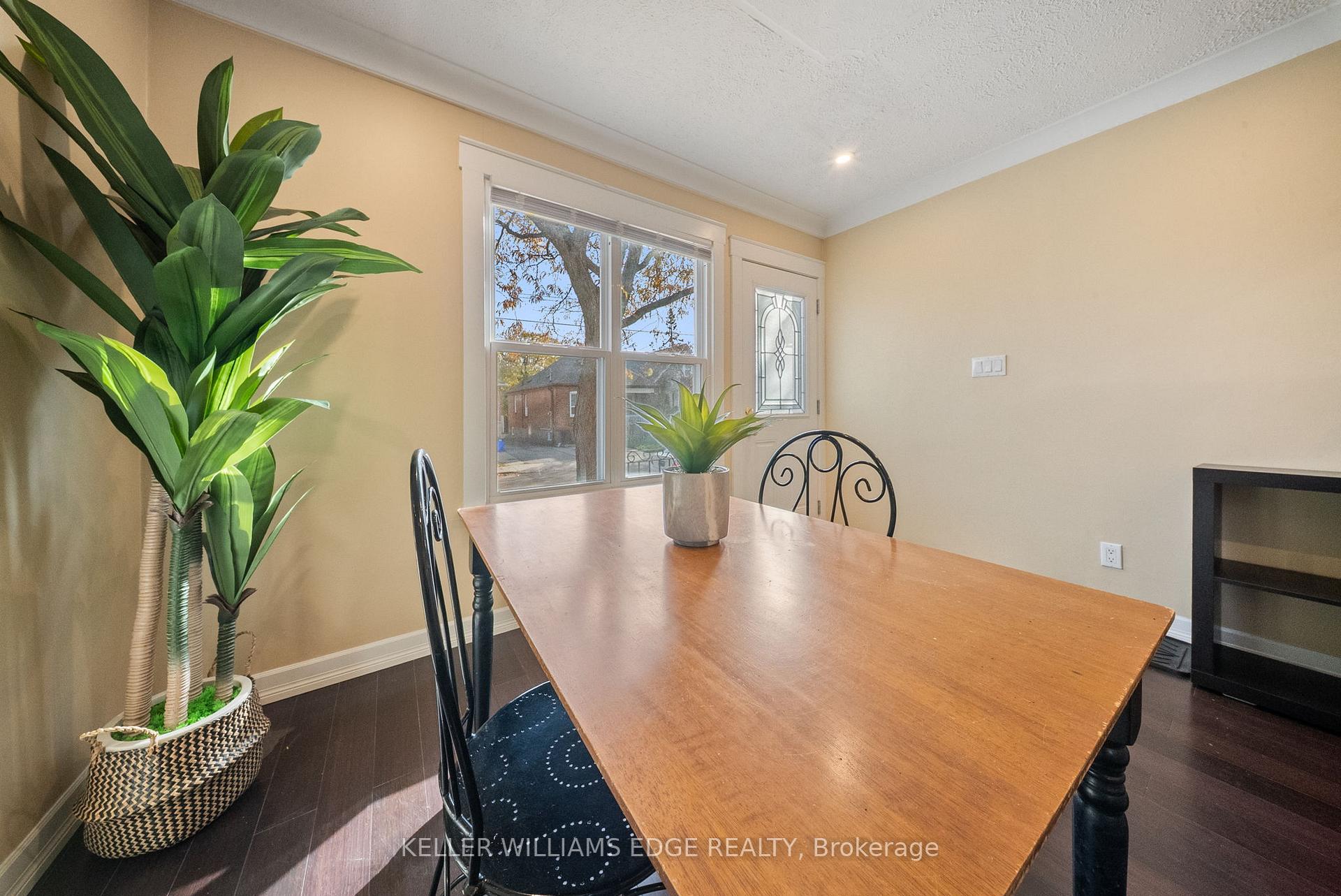 Photo 9 of 23 Wexford Avenue N, Hamilton, Crown Point — HOMEH