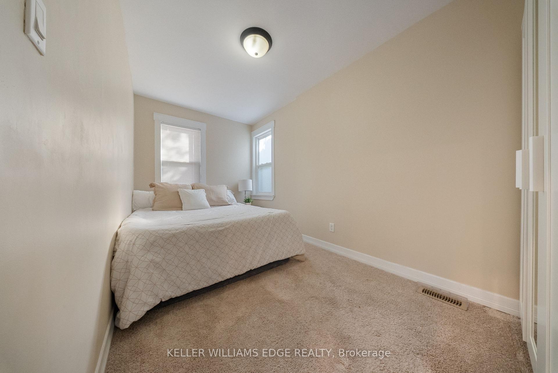 Photo 10 of 23 Wexford Avenue N, Hamilton, Crown Point — HOMEH