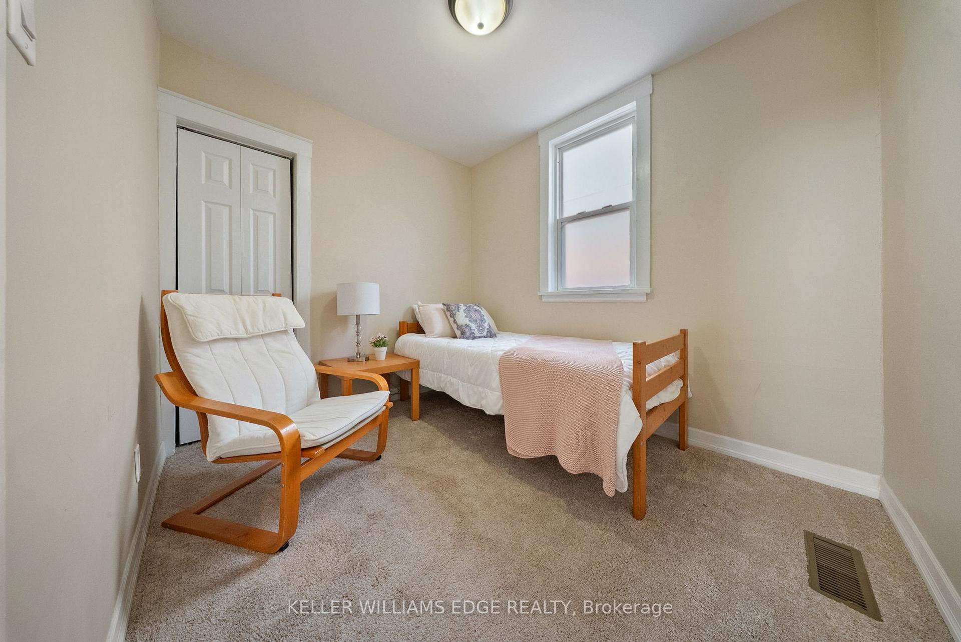 Photo 11 of 23 Wexford Avenue N, Hamilton, Crown Point — HOMEH