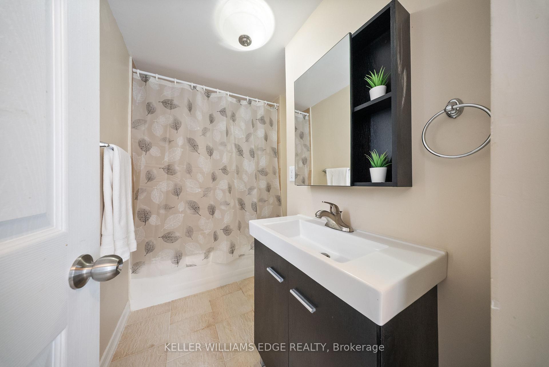Photo 12 of 23 Wexford Avenue N, Hamilton, Crown Point — HOMEH