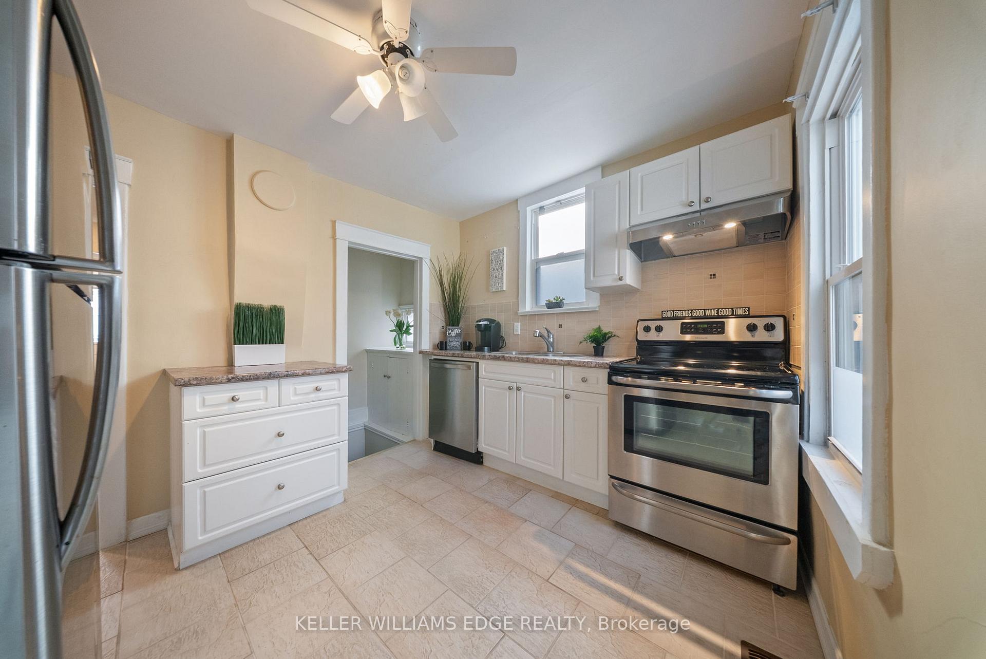 Photo 14 of 23 Wexford Avenue N, Hamilton, Crown Point — HOMEH