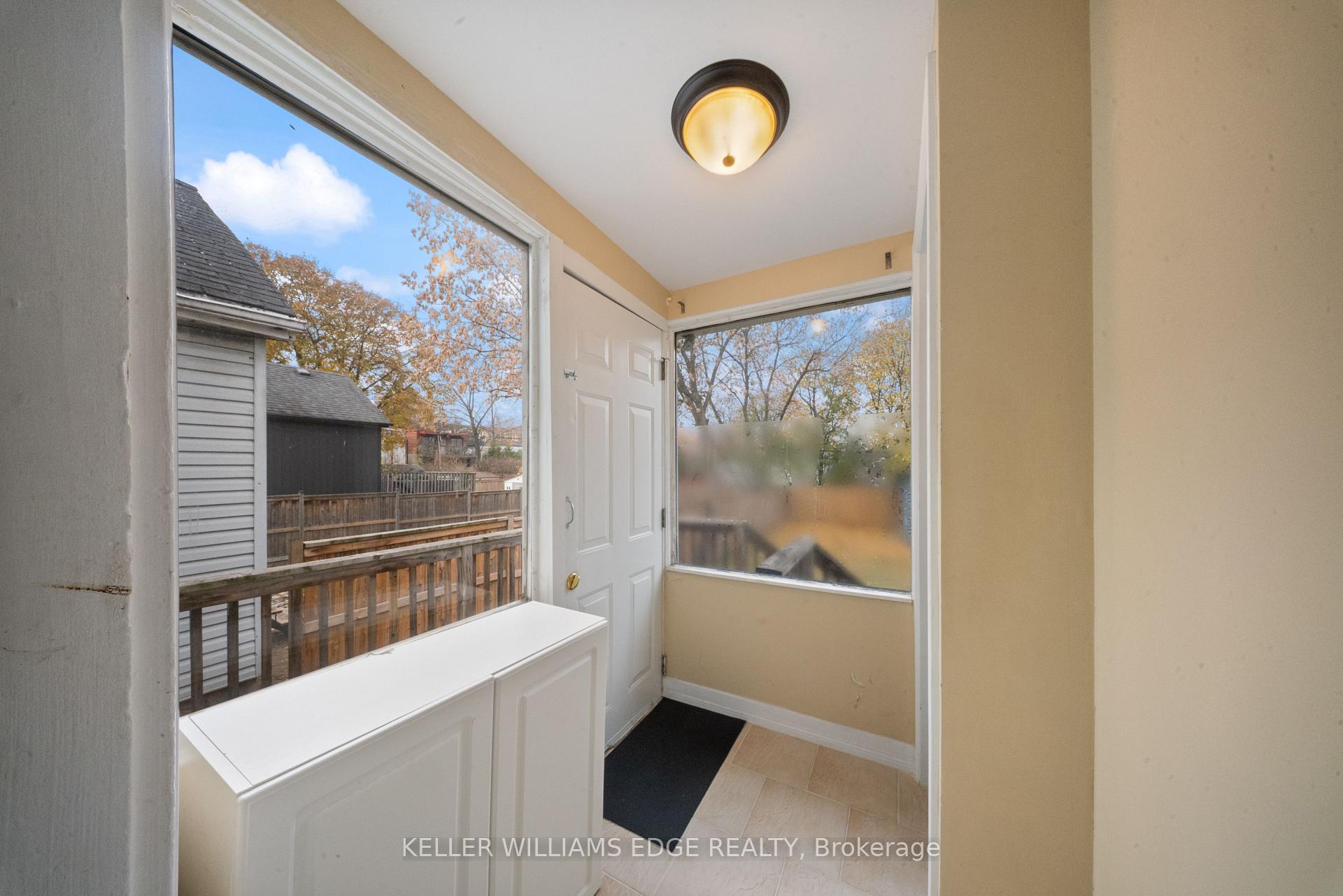 Photo 15 of 23 Wexford Avenue N, Hamilton, Crown Point — HOMEH
