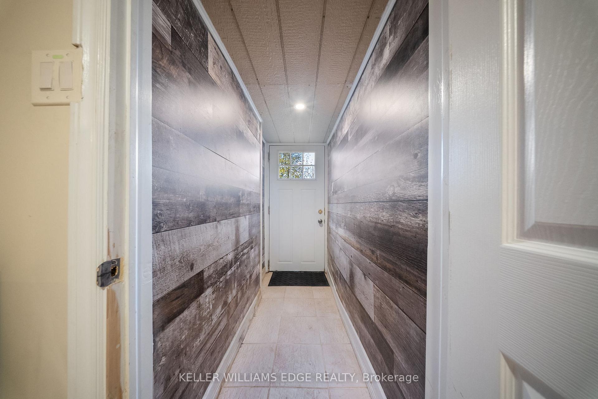 Photo 16 of 23 Wexford Avenue N, Hamilton, Crown Point — HOMEH